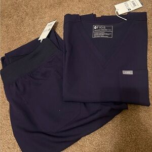 Womens set of FIGS medium! Color purple JAM!